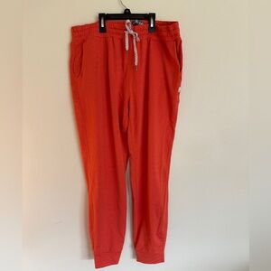 Vuori womens’s size L Boyfriend Joggers